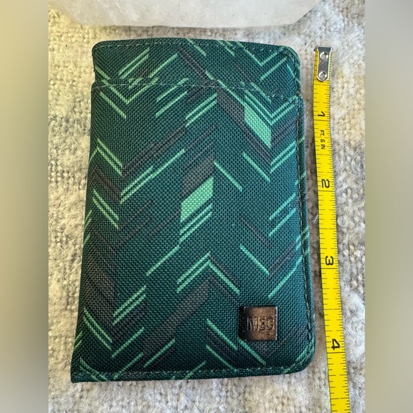 MEC Green Patterned RFID card Holder NWOT - Picture 7 of 9